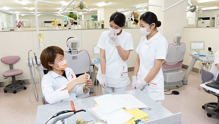 歯学部　実習授業の様子