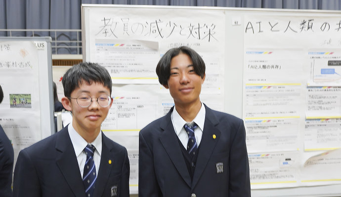 教員になりたい人が増えていく社会について考えたＳ.Ｍさん（右）とＤ.Ｉさん（左）