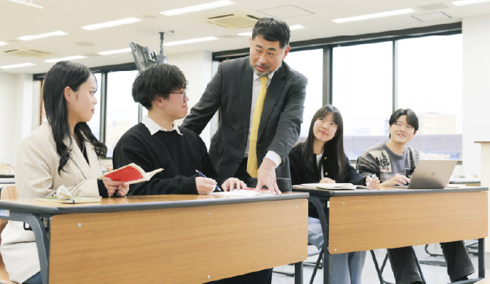 藤城一雄教授とゼミ生たち