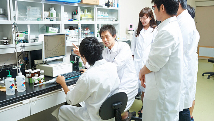 薬学部　実習授業の様子